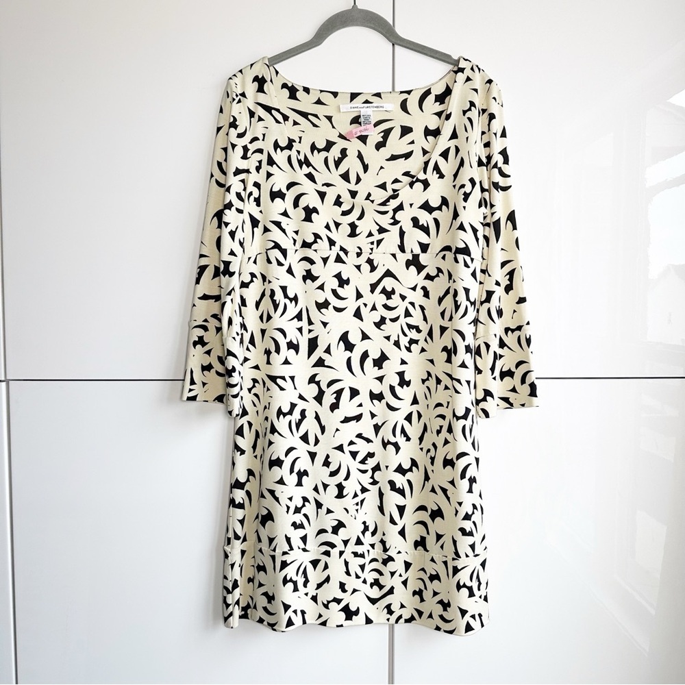 Diane Von Furstenberg Silk Dress Cream and Balck Geometricic Print Scoop Neck 10